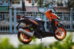 Click 125 độ cứng cáp với bộ cánh cam đen