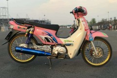 Cub Fi độ gây ấn tượng người xem với dấu tay người bí ẩn của biker Thailand