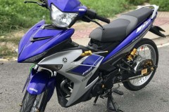 Exciter 150 độ nổi bật với nhiều sắc vàng nằm rãi rác khắp nơi trên xe