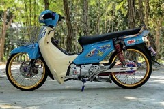 Honda Cub Fi độ lột xác với bộ áo cá mập biển sâu