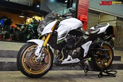 Kawasaki Z800 độ bá cháy cùng tông màu trắng tinh khôi