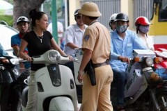 Lỗi không gương xe máy phạt bao nhiêu tiền?