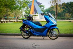 PCX 150 độ mang bước chân siêu lướt của biker nước bạn
