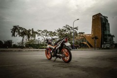 Sonic 150 độ khoe dáng trên nốc hầm Thủ Thiêm