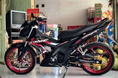 Sonic 150R độ - ánh hào quang hạng nặng ở phía dưới dàn chân