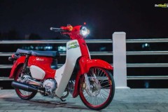 Supper Cub độ mang sắc đẹp giản đơn bên bối cảnh u ám