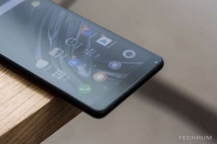 Cận cảnh toàn bộ thiết kế mặt trước và hộp đựng sản phẩm Xiaomi Mi 8