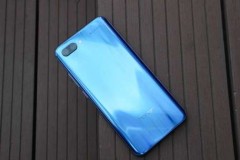 Trên tay Honor 10 tại Việt Nam: Có thật sự nổi bật với giá 9.9 triệu?