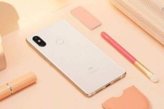 Xiaomi Mi 8 SE: Smartphone chạy Snapdragon 710 đầu tiên, giá 6.4 triệu