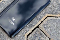 Rò rỉ hình ảnh thực tế trên tay người dùng của Xiaomi Mi 8