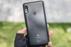 Lộ diện loạt hình ảnh trên tay Xiaomi Redmi 6 ngoài đời thực