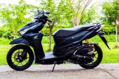 Vario 150 độ siêu ngầu hòa mình vào khung cảnh thiên nhiên cây cỏ