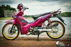 Wave 110 độ mang ánh nhìn trìu mến với sắc hồng đầy nổi bật