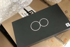 Lộ diện những hình ảnh thực tế hộp đựng Xiaomi Mi 8