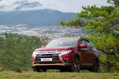 Trải nghiệm Mitsubishi Outlander 2018: Nội thất rộng rãi và vận hành tin cậy