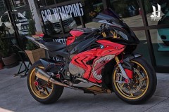 BMW S1000RR vẻ đẹp tuyệt sắc với hình phong cá mập đỏ