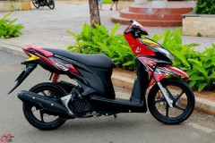 Click 125 độ - phong cách đỏ đen đầy cứng cáp