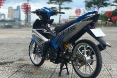 Exciter 135 độ nhẹ nhàng khoe dáng bên chân cầu Rồng