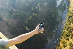 Sẽ ra sao nếu thử nghiệm thả rơi chiếc iPhone X từ độ cao hơn 300 mét?