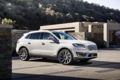 Lincoln Nautilus 2019 chính thức được bán ra với giá từ 917 triệu đồng