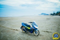 Ngắm nhìn PCX độ Cá Mập Lai lên bờ ngày nắng đẹp