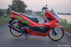 Ngắm PCX 150 độ đẹp nhất hệ mặt trời khoe dáng bên con đường làng