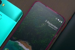 Pixel 3 XL lộ ảnh thực tế đầu tiên với "tai thỏ" và viền khá dày