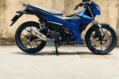 Raider R150 Fi độ hóa sang chảnh bằng bộ cánh nhôm xước đầy mới lạ