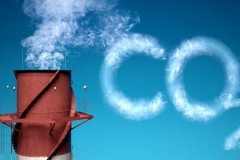 Việc chế tạo và sử dụng smartphone tạo ra bao nhiêu khí CO2?