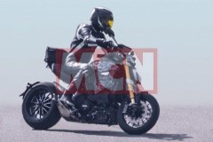 Hình ảnh Ducati Diavel thế hệ mới thể thao hơn trên đường chạy thử nghiệm