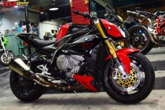 BMW S1000R 'Cá mập con' đầy sức hút với dàn chân hạng nặng