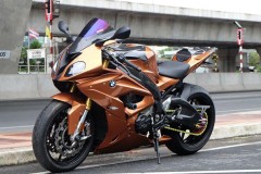 BMW S1000RR bản độ khác biệt với màu đỏ cánh cam