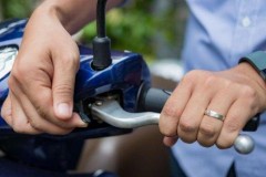 6 chi tiết tưởng chừng là "đồ thừa" trên những chiếc xe máy