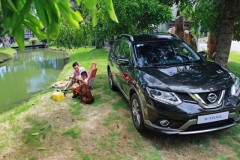 Cha, con và ngày hè tuyệt vời bên xế cưng