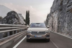 Công nghệ hay của Volkswagen Touareg 2019: Xe thông minh hơn nhờ Traffic Jam Assist