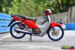 Chiêm ngưỡng Cub Fi độ với bình xăng đặt ở nơi không giống ai