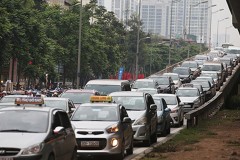 Các hãng xe cho rằng cần cập nhật giá theo tháng để điều chỉnh lệ phí trước bạ