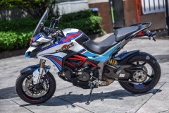 Ducati Multistrada 1200 gã khổng lồ khác biệt với màu áo Martini
