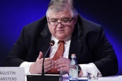 Giám đốc Ngân hàng BIS: Lập trình viên tiền số đừng có cố “tái phát minh” tiền tệ nữa!