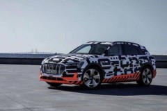 Hé lộ nội thất công nghệ cao với 5 màn hình của Audi e-tron 2019
