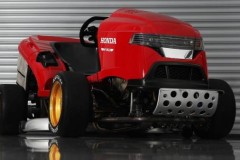 Honda Mean Mower V2 - Máy cắt cỏ trang bị động cơ CBR1000RR