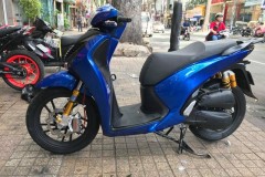 Honda Sh Việt Nam độ hầm hố với dàn chân óng ánh sắc vàng