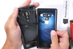 Kiểm tra độ bền HTC U12+: Mặt lưng bị bong, viền màn hình cong nhẹ
