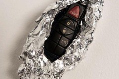 Lí do tại sao bạn nên bọc chìa khóa thông minh trong giấy bạc