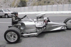 Môtô độ như ‘quái vật’ chạy lông nhông trên đường