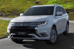 Nhiều mẫu ô tô giảm giá mạnh nhằm cạnh tranh, thu hút khách hàng