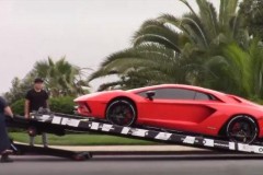 Justin Bieber lại mua thêm siêu xe Lamborghini Aventador S thứ hai màu đỏ rực rỡ