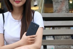 Hình ảnh thực tế điện thoại Android Go của Samsung không sử dụng Android gốc