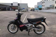 Satria 2002 độ - sức mạnh 2 thì trở nên quyến rũ nhờ dàn chân bạc triệu