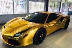 Bắt gặp siêu xe Ferrari 488 GTB "mạ vàng" trên phố Sài thành